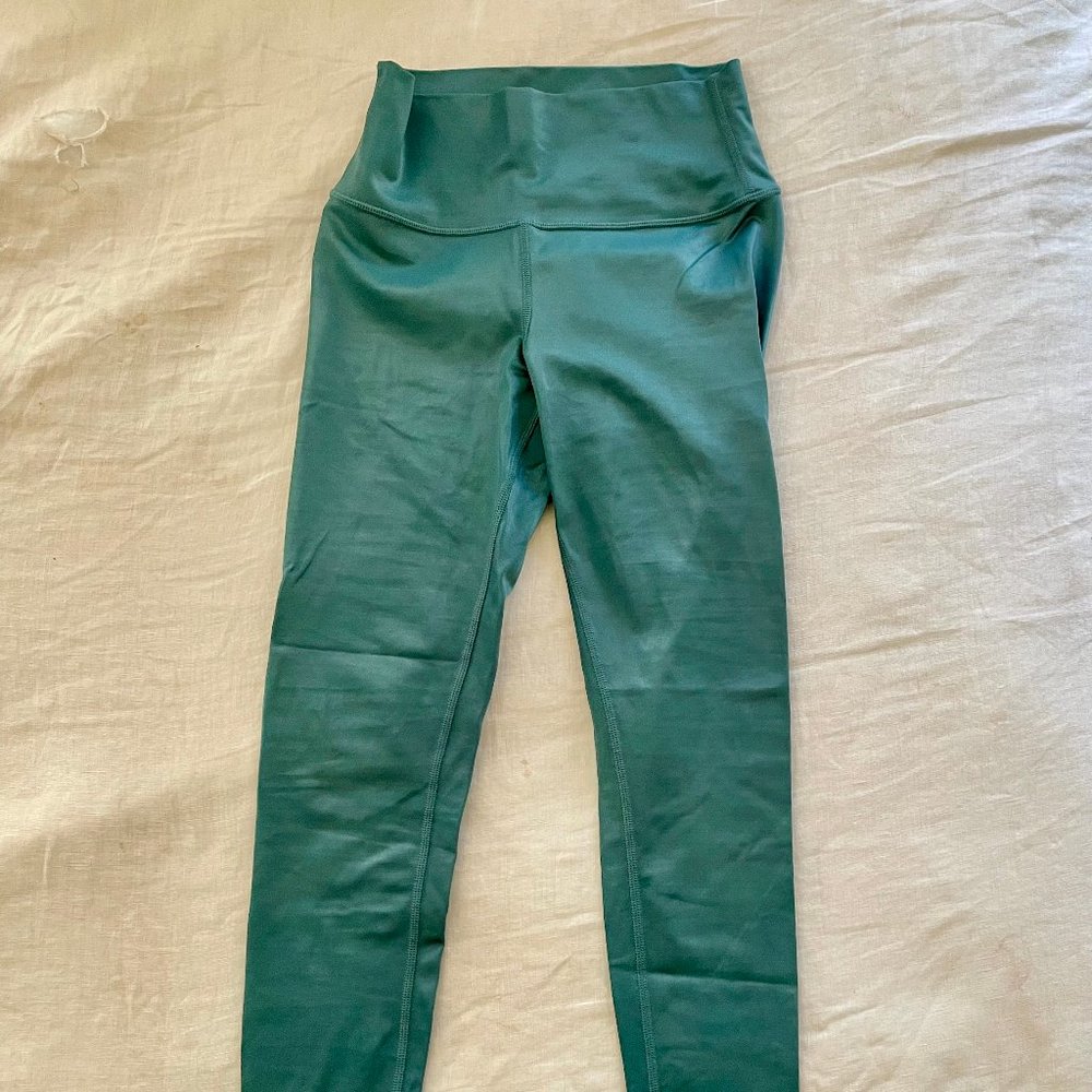 Alo Yoga High Waist Airlift Leggings in Turquoise-size Medium